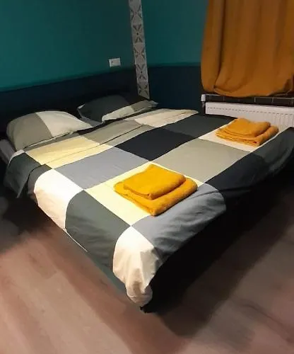 Joni, Not For Parties, Not A Hotel, With No Kitchen Гостевой дом Амстердам