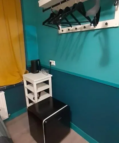 Joni, Not For Parties, Not A Hotel, With No Kitchen Амстердам